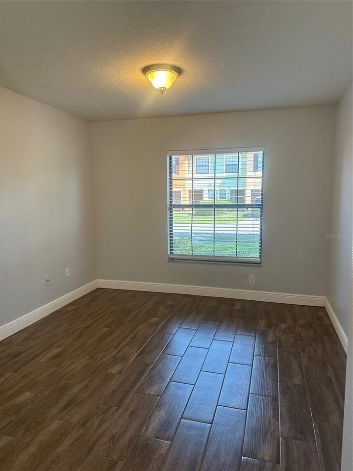 2516 Edgewater Falls Dr - Photo 4 of 18
