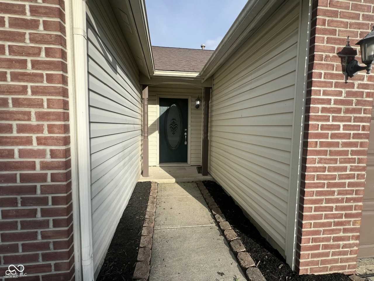 6735 Lexington Cir - Photo 3 of 23