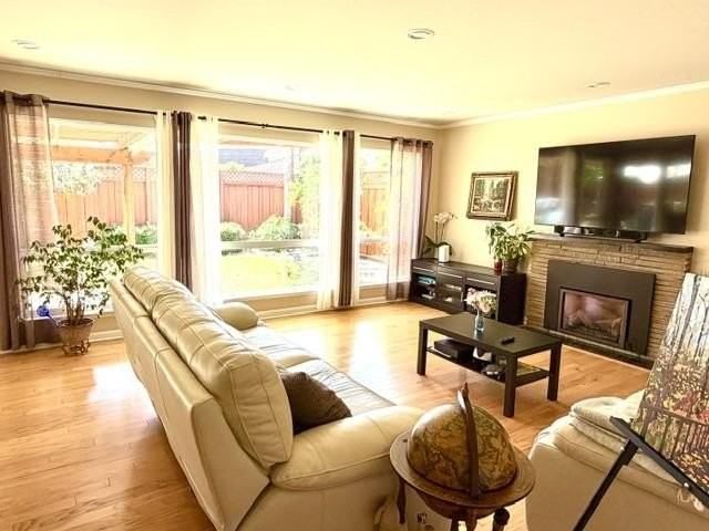523 Hickory Pl - Photo 4 of 11