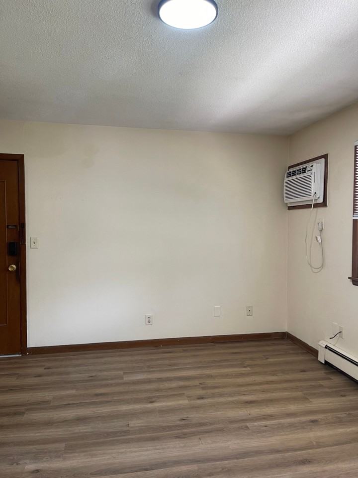 1075 33rd Street #6 - Photo 3 of 17