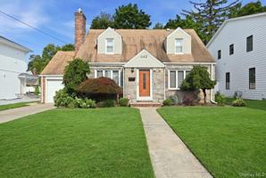 featured image of 442 Langley Ave