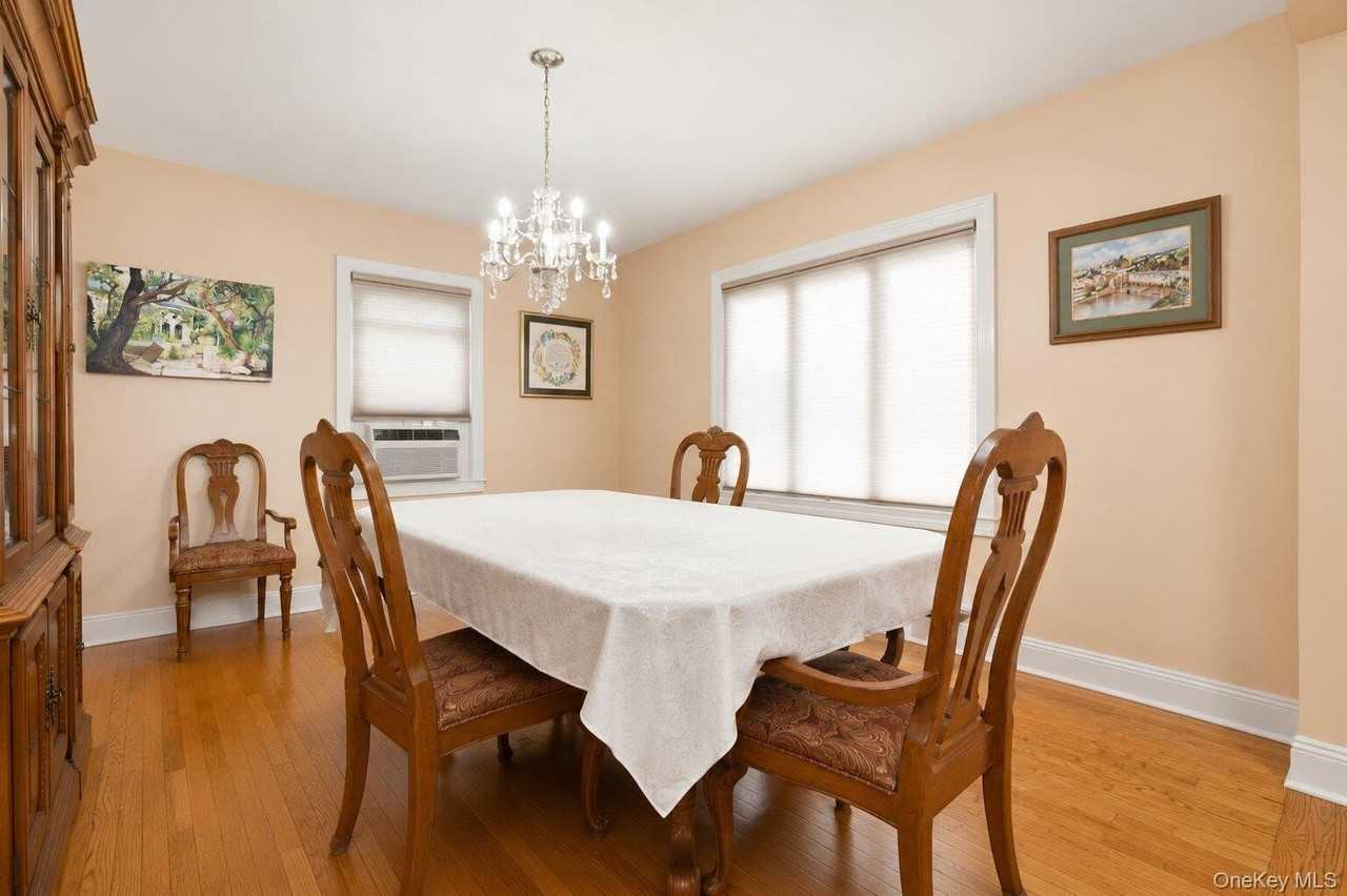 442 Langley Ave - Photo 2 of 14