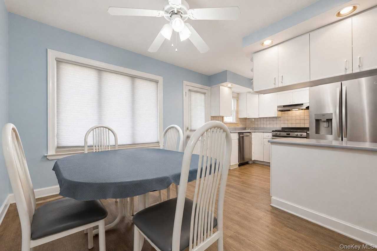 442 Langley Ave - Photo 4 of 14