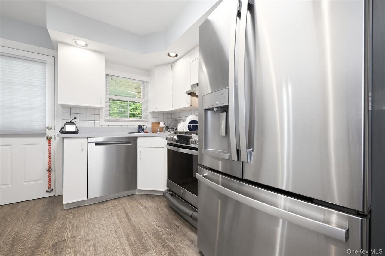 442 Langley Ave - Photo 5 of 14