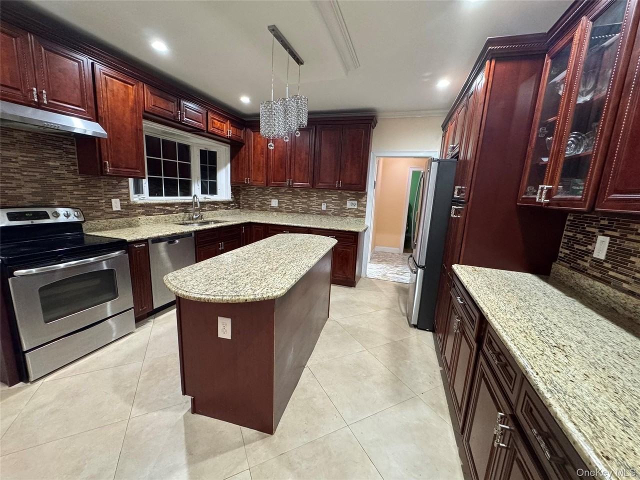 23 Wooleys Ln - Photo 7 of 35