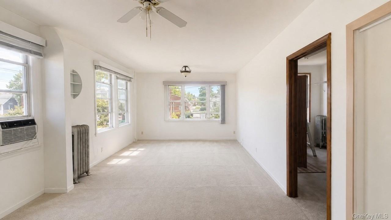 14708 33rd Ave - Photo 2 of 4