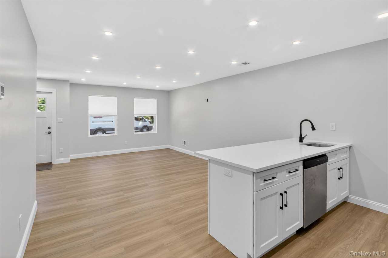 64 Manor Pl - Photo 6 of 38