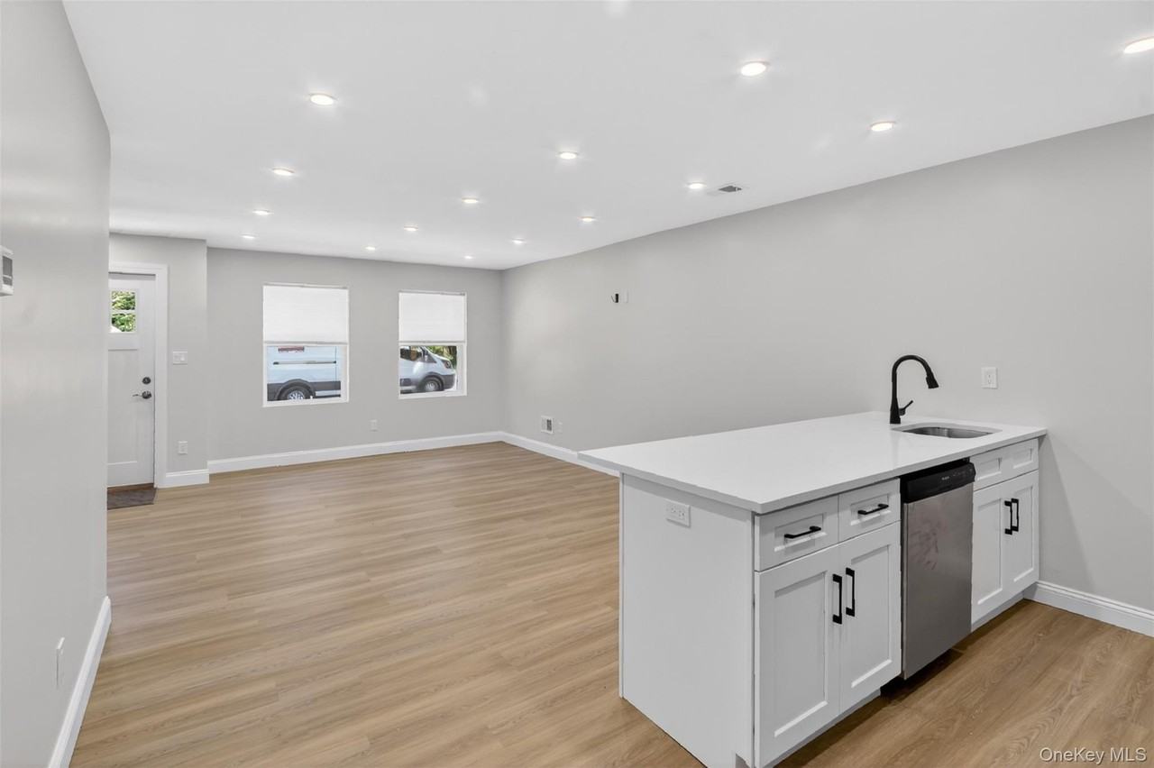 62 Manor Pl - Photo 6 of 38