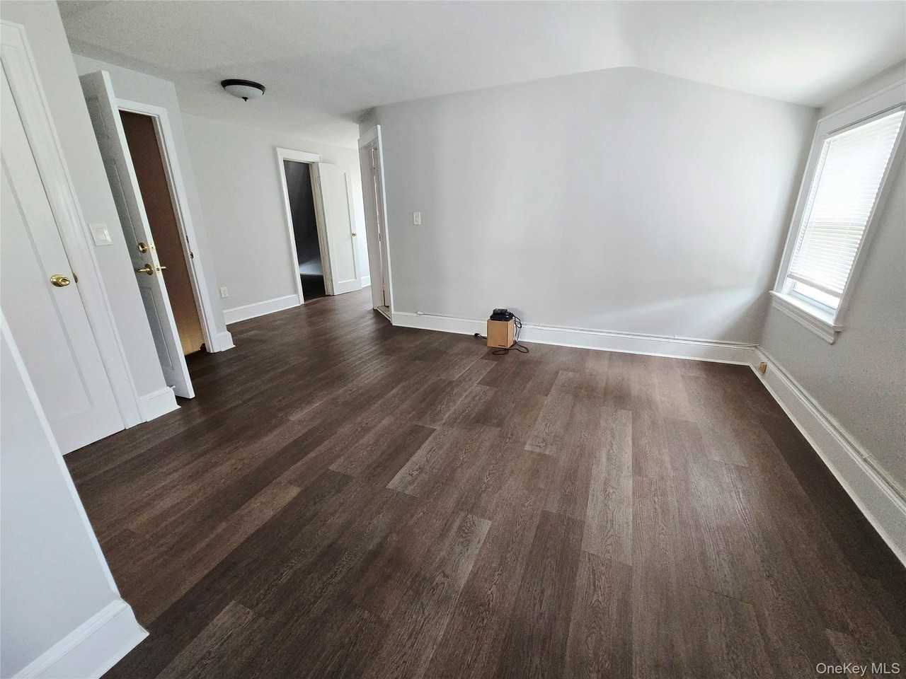190 Bryant Ave - Photo 2 of 6