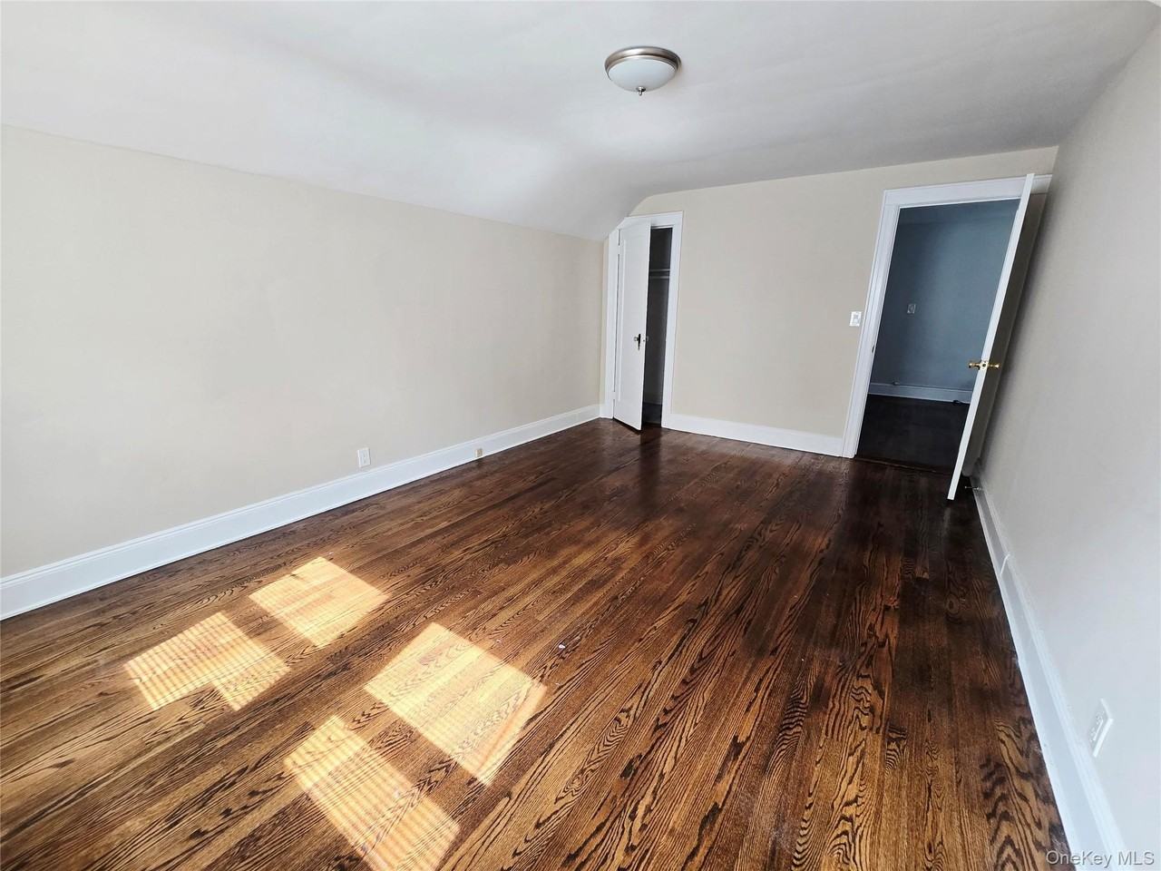 190 Bryant Ave - Photo 4 of 6