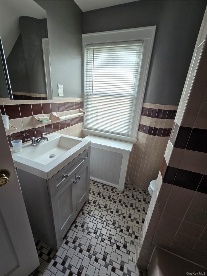 190 Bryant Ave - Photo 6 of 6