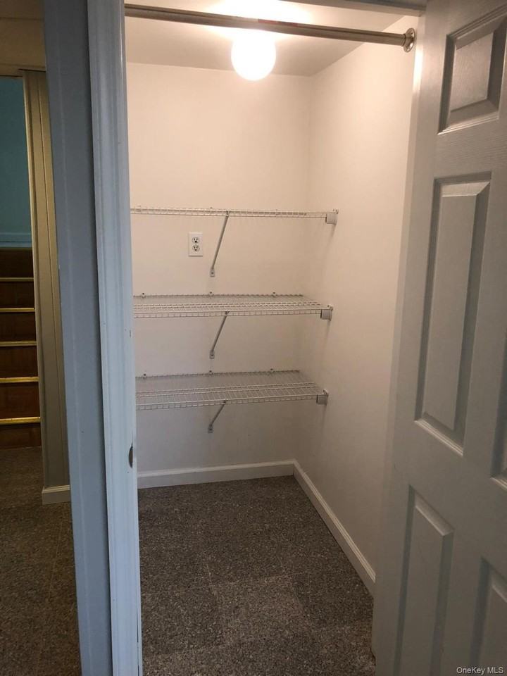 8 Stonehenge Ln - Photo 6 of 12