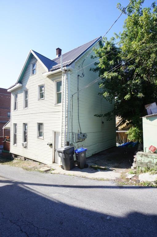 221 Walnut St - Photo 4 of 15