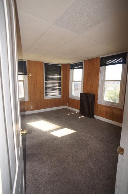 221 Walnut St - Photo 7 of 15