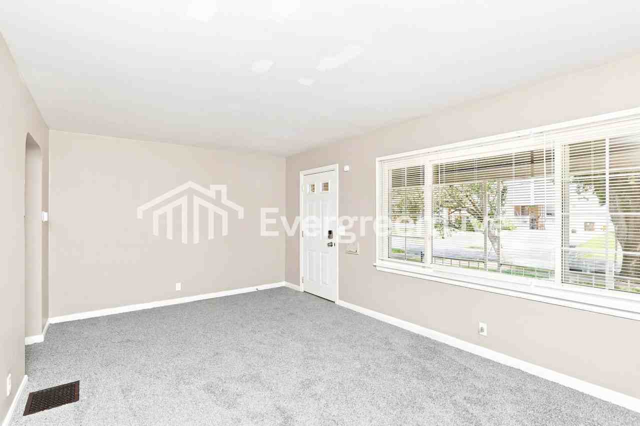 6921 Lois Dr - Photo 5 of 15