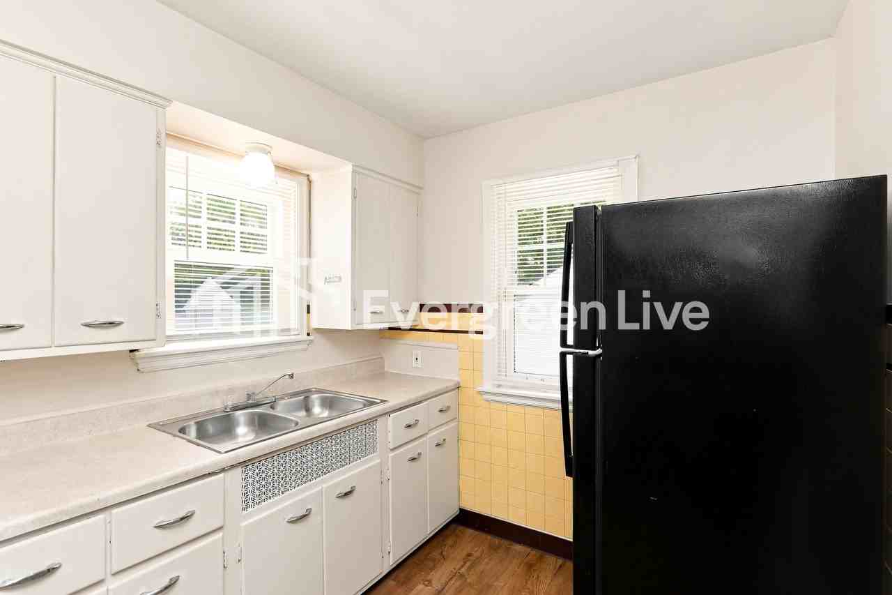 6921 Lois Dr - Photo 6 of 15