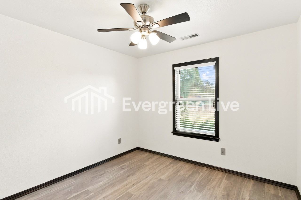 955 Washburn Dr - Photo 2 of 15