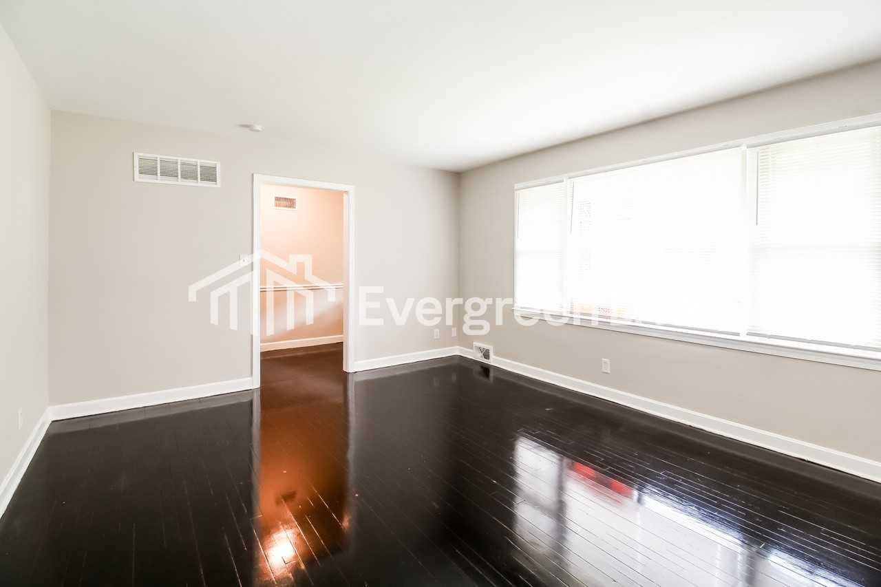 2620 Greencrest Dr - Photo 5 of 15