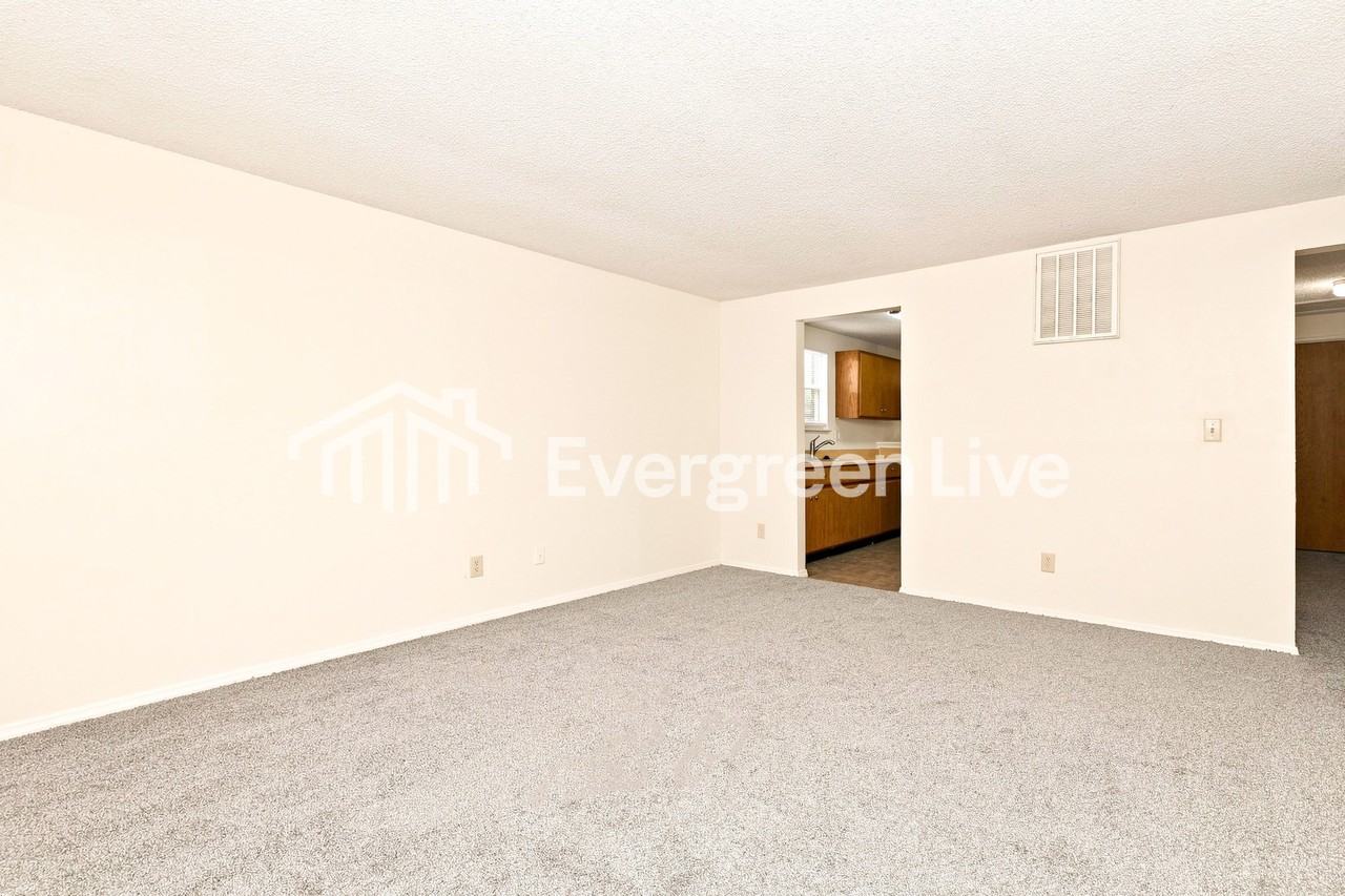 6477 Rolling Glen Dr - Photo 4 of 17