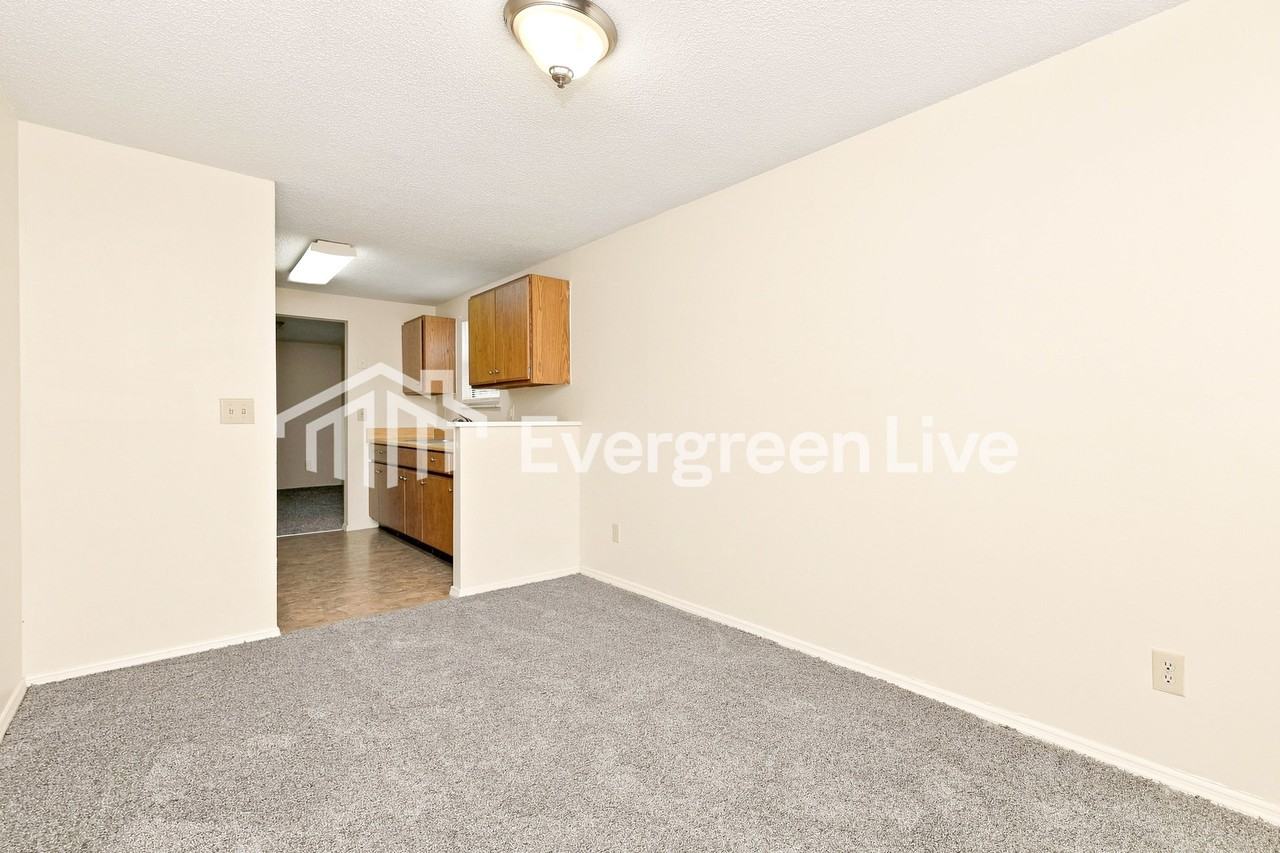 6477 Rolling Glen Dr - Photo 5 of 17