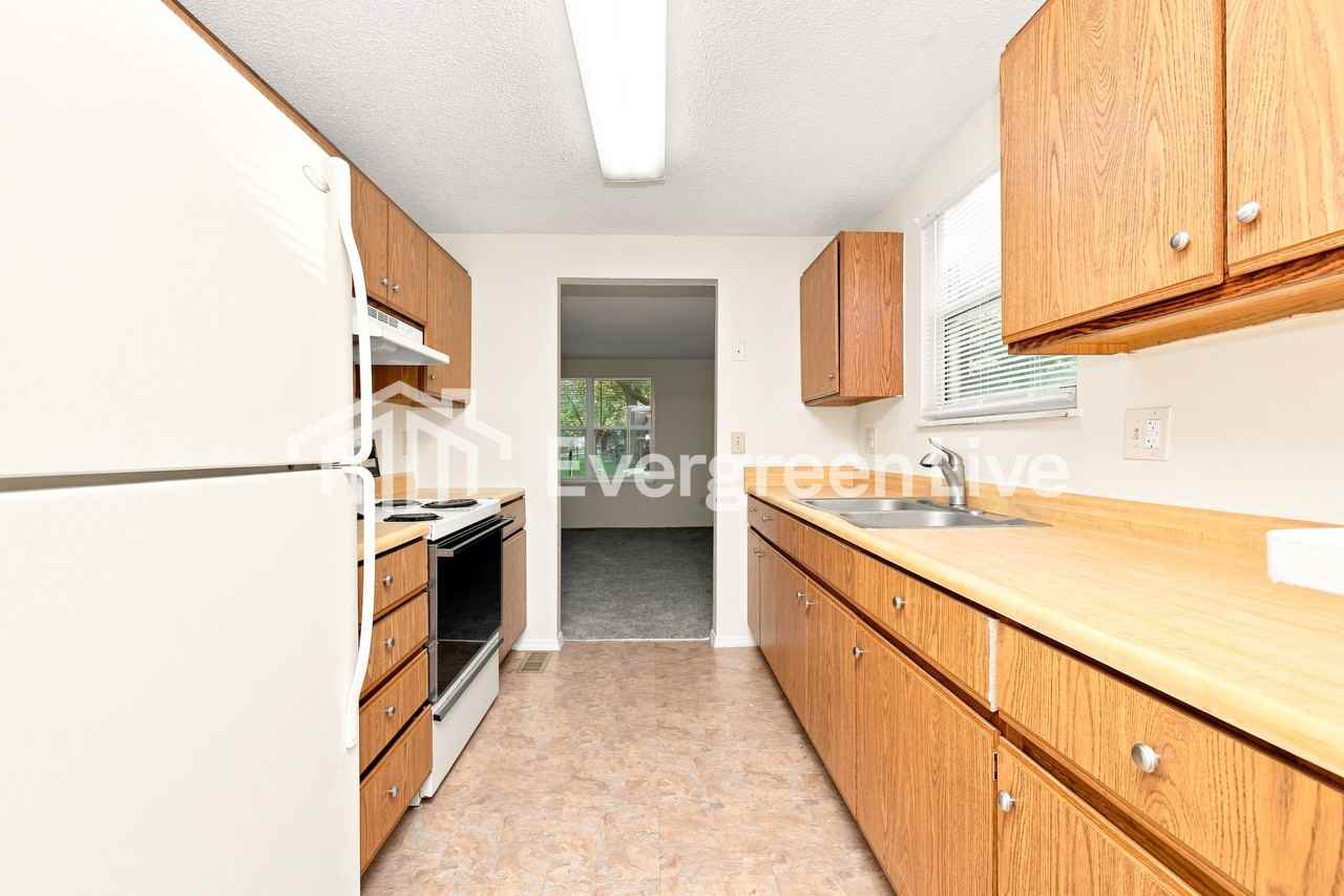 6477 Rolling Glen Dr - Photo 7 of 17
