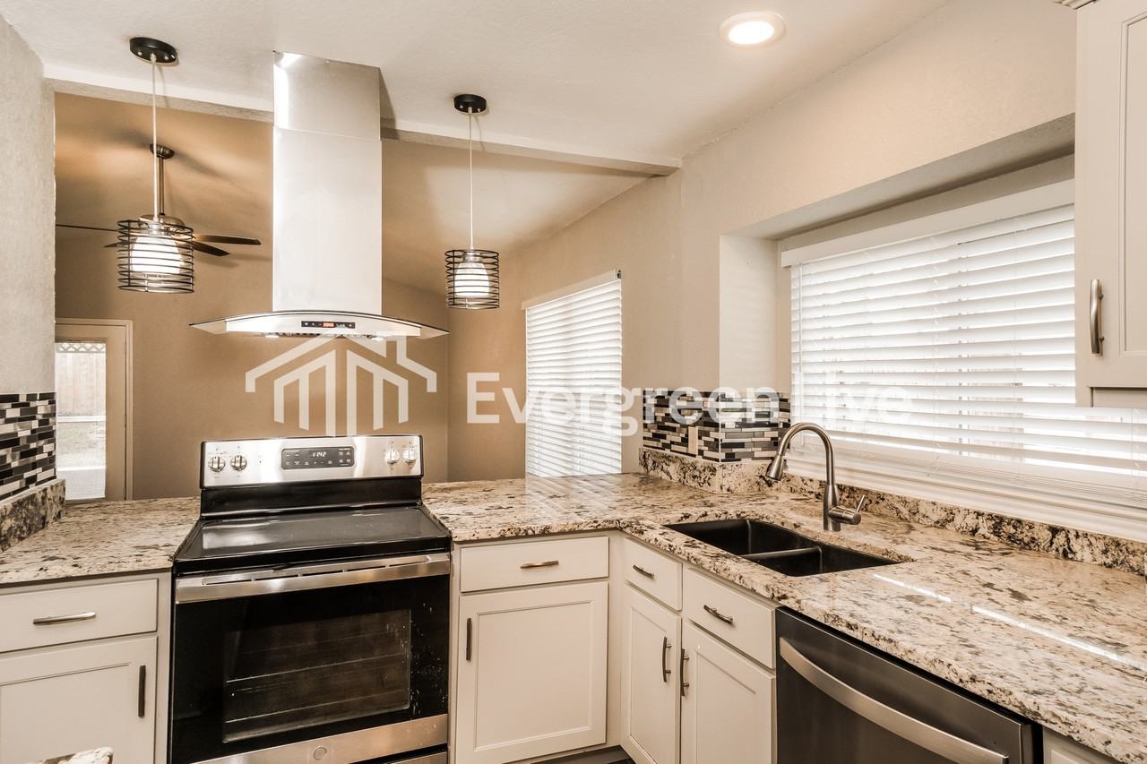 719 Cypresstree Dr - Photo 4 of 14