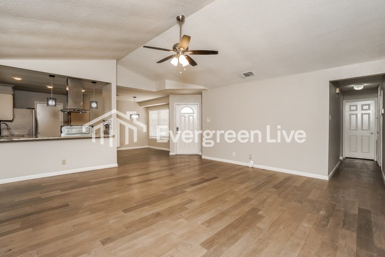 719 Cypresstree Dr - Photo 5 of 14