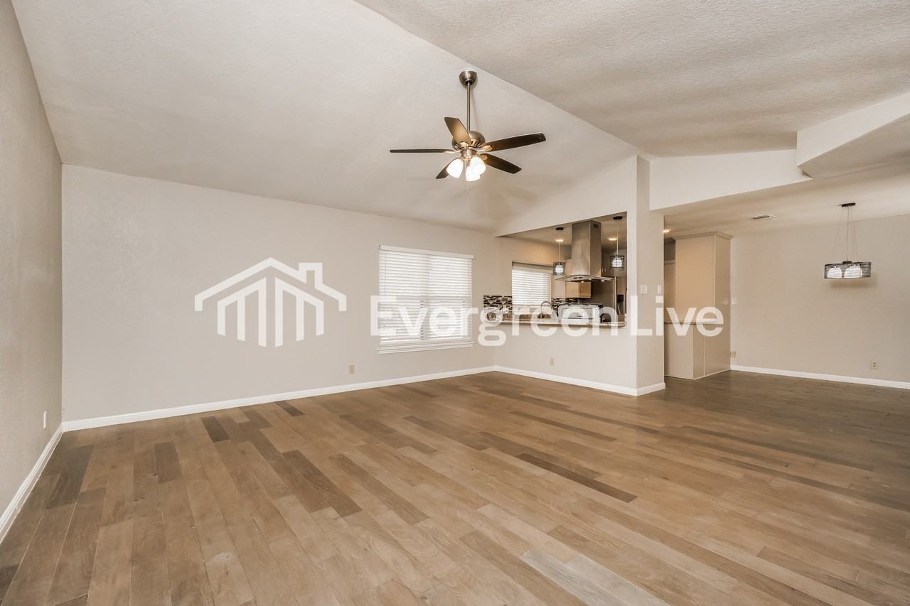 719 Cypresstree Dr - Photo 6 of 14