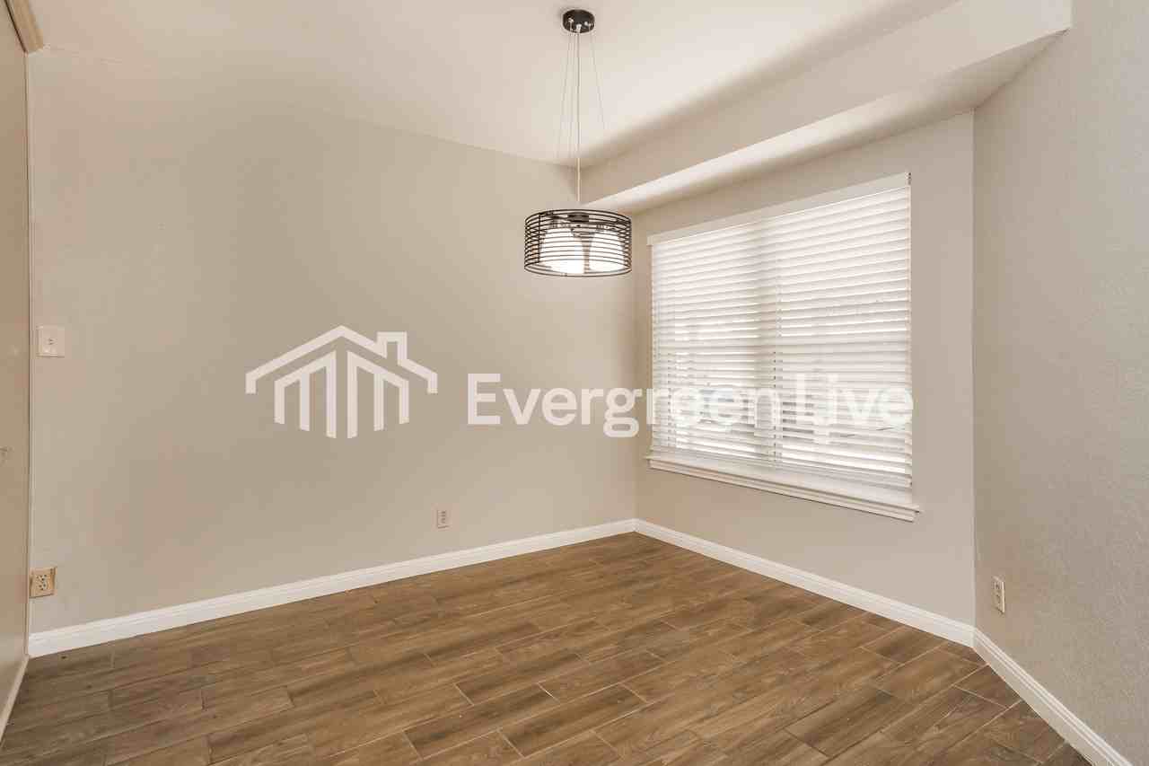 719 Cypresstree Dr - Photo 7 of 14