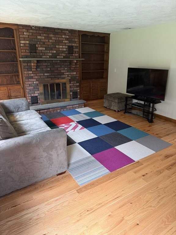 465 Forest St - Photo 4 of 16