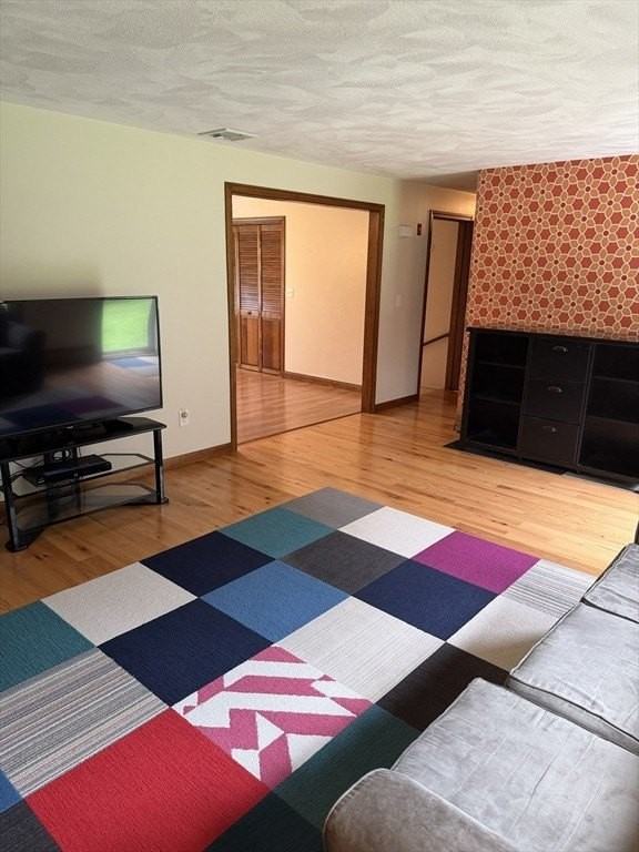 465 Forest St - Photo 5 of 16
