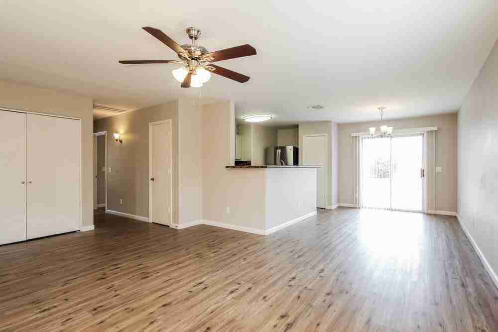 2613 S 71st Dr - Photo 4 of 16
