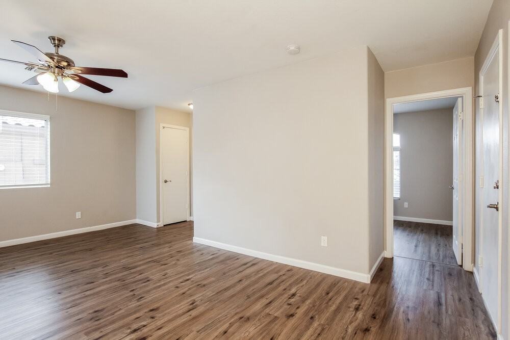 2613 S 71st Dr - Photo 6 of 16