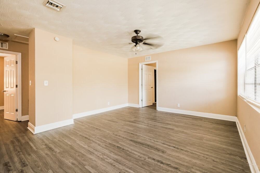 331 Sw 11th Ave - Photo 5 of 25