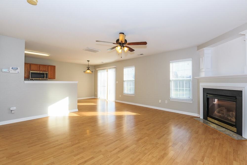 10305 Green Hedge Ave - Photo 3 of 15