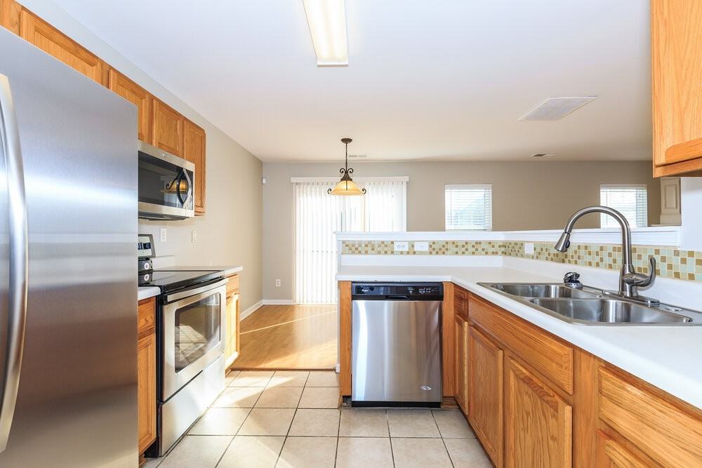 10305 Green Hedge Ave - Photo 5 of 15