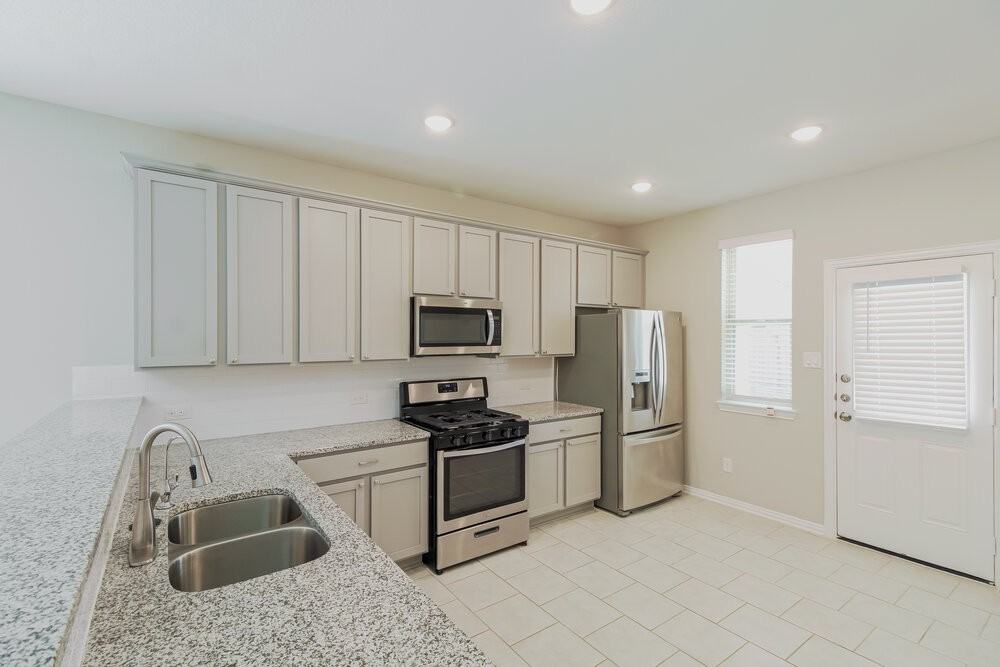 8519 Balding Dr - Photo 7 of 16