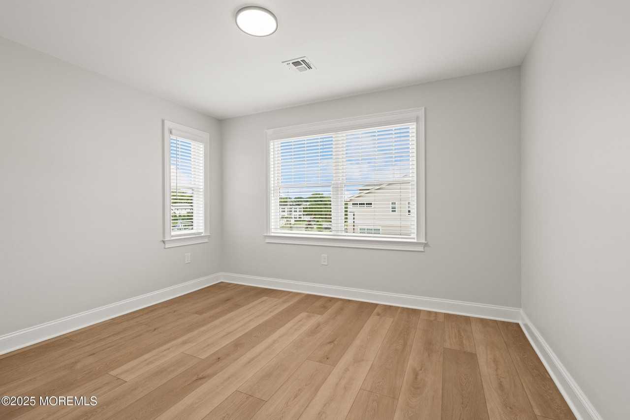 215 Brighton Ave #A - Photo 7 of 45