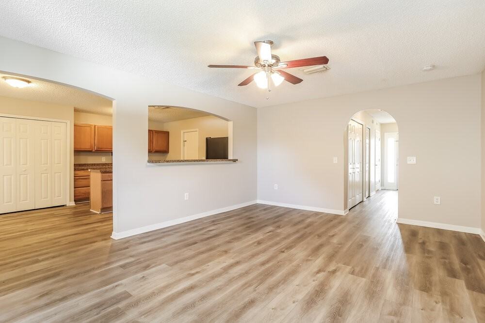 5633 English Oak Dr S - Photo 5 of 17