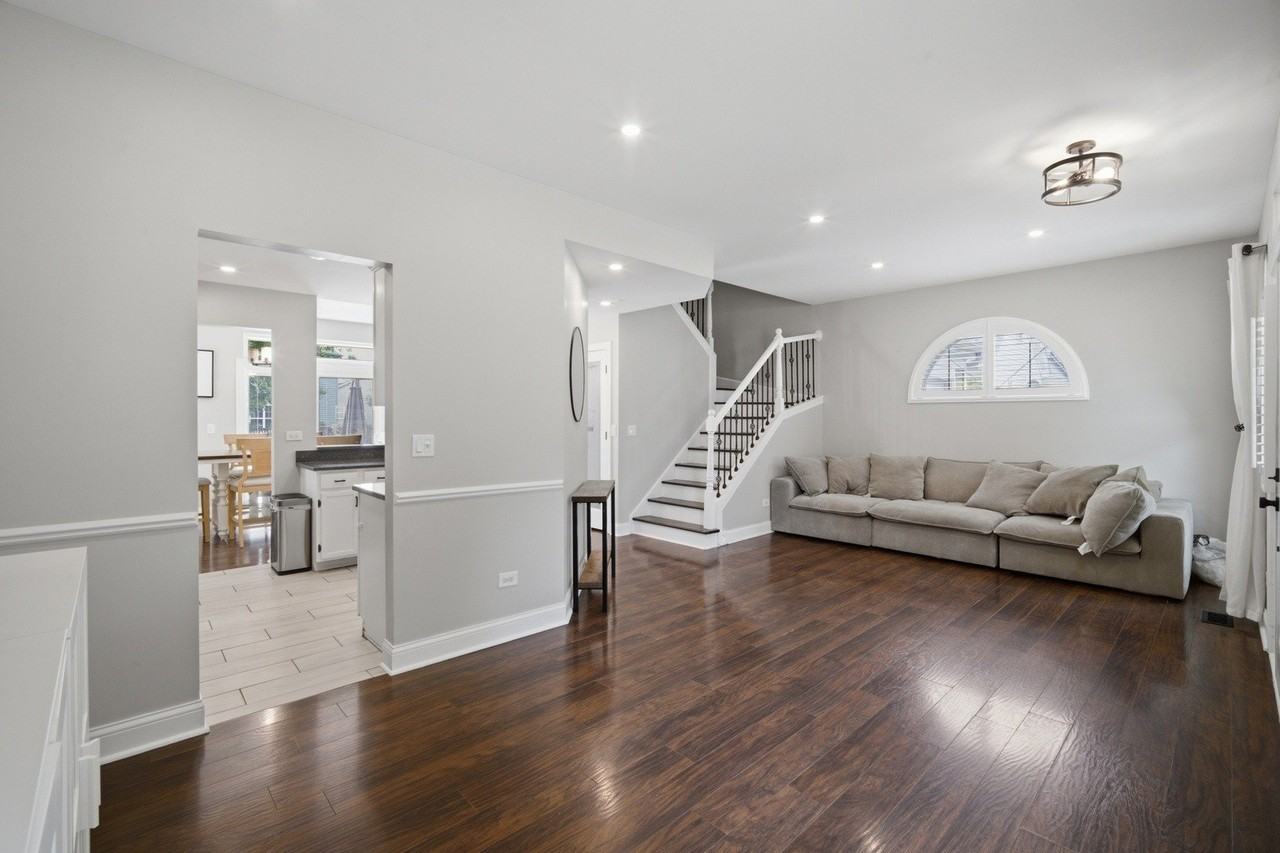 843 Newbury Ct - Photo 3 of 16