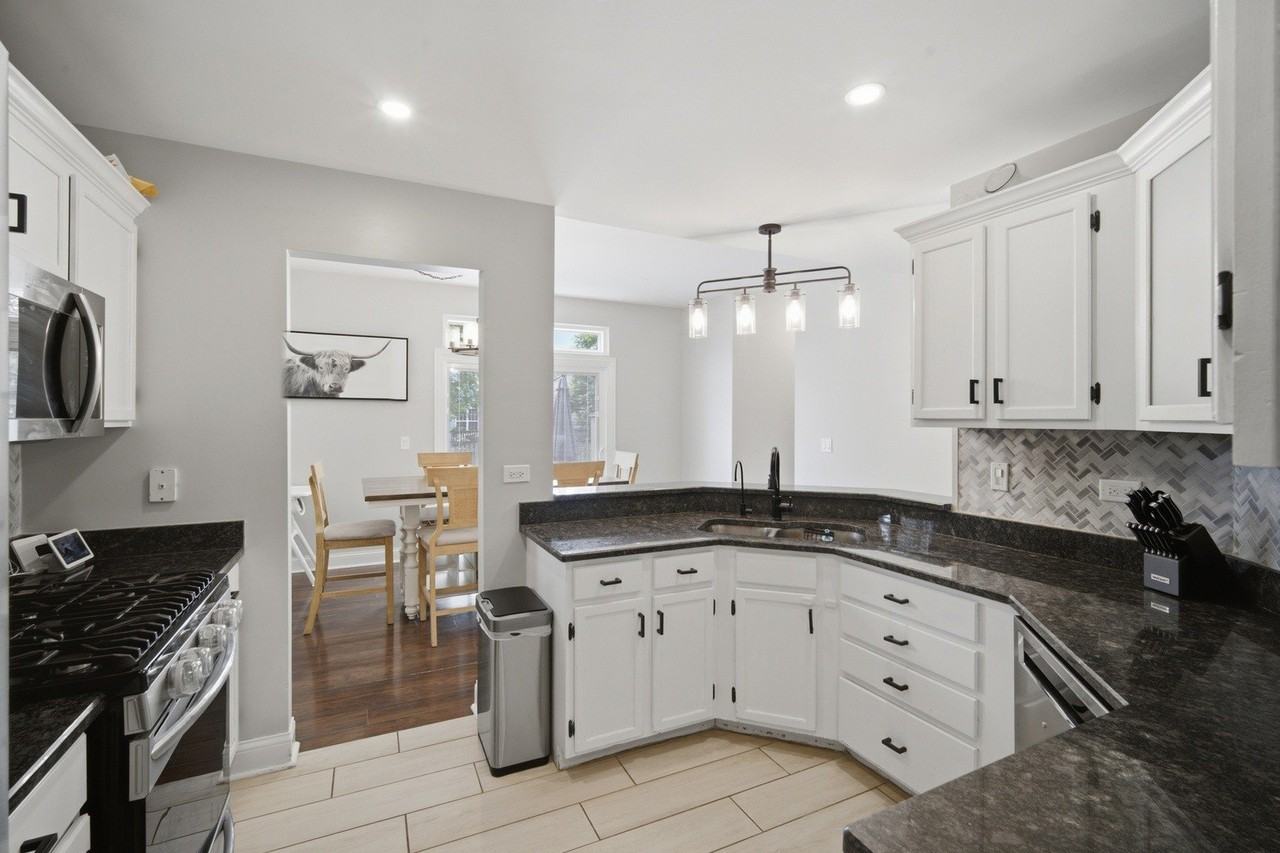 843 Newbury Ct - Photo 4 of 16