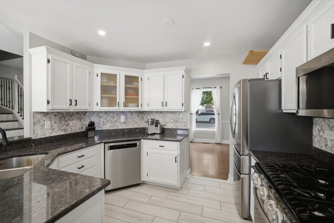 843 Newbury Ct - Photo 5 of 16