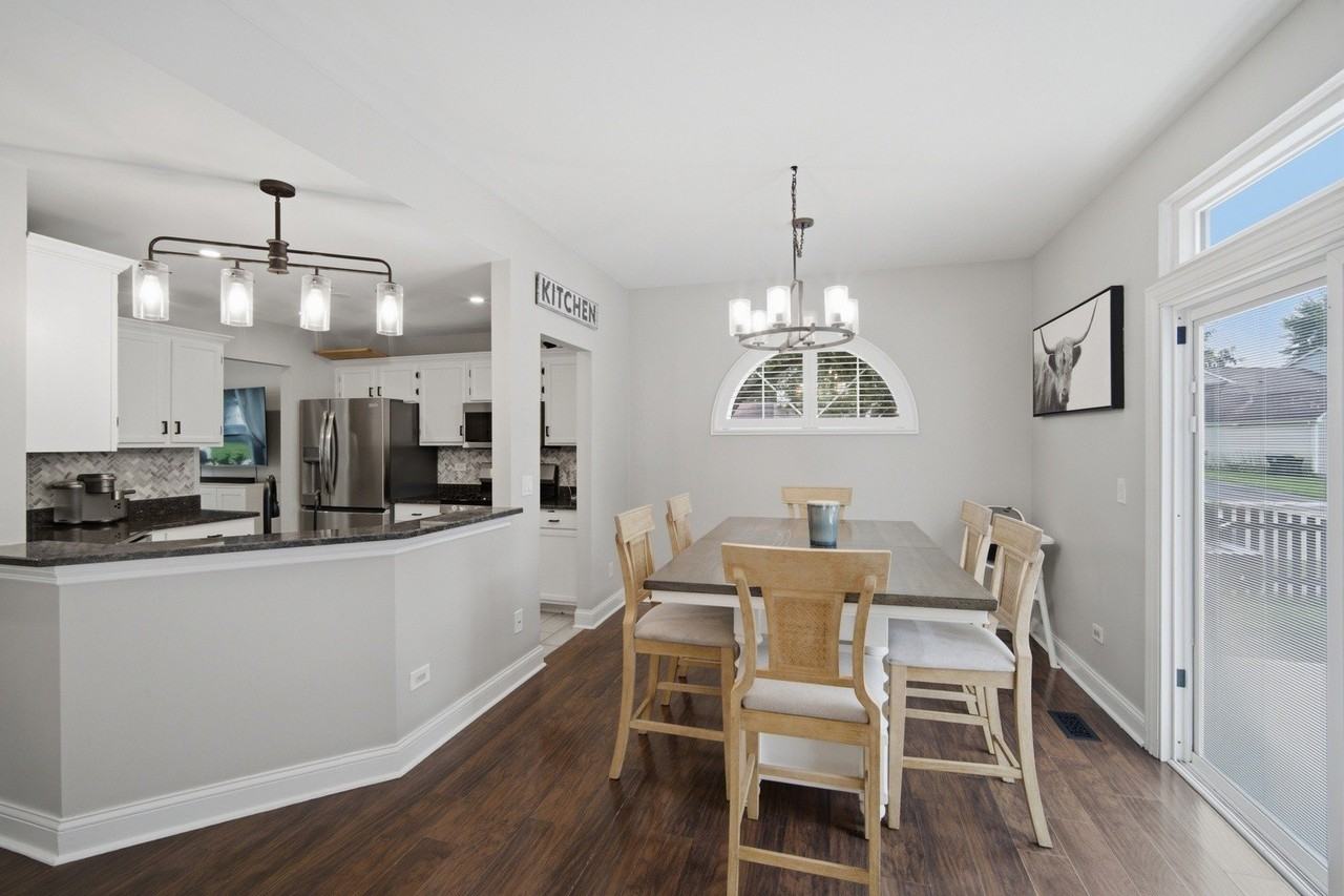 843 Newbury Ct - Photo 6 of 16