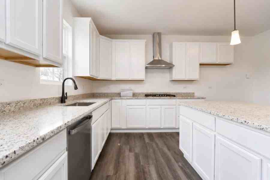 15201 S Emerson St - Photo 3 of 19