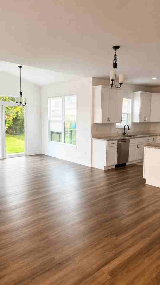 15201 S Emerson St - Photo 5 of 19