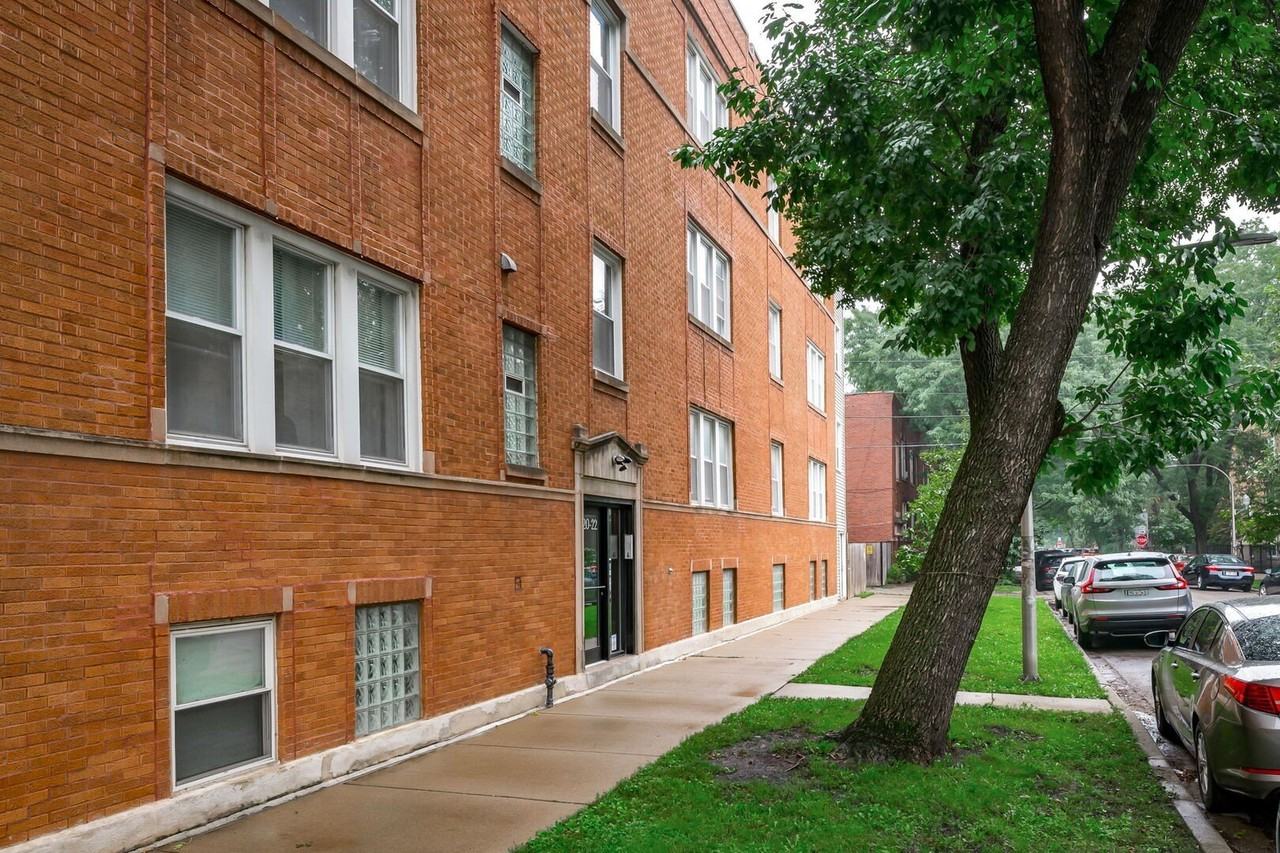 3722 W Altgeld St #1E - Photo 2 of 22