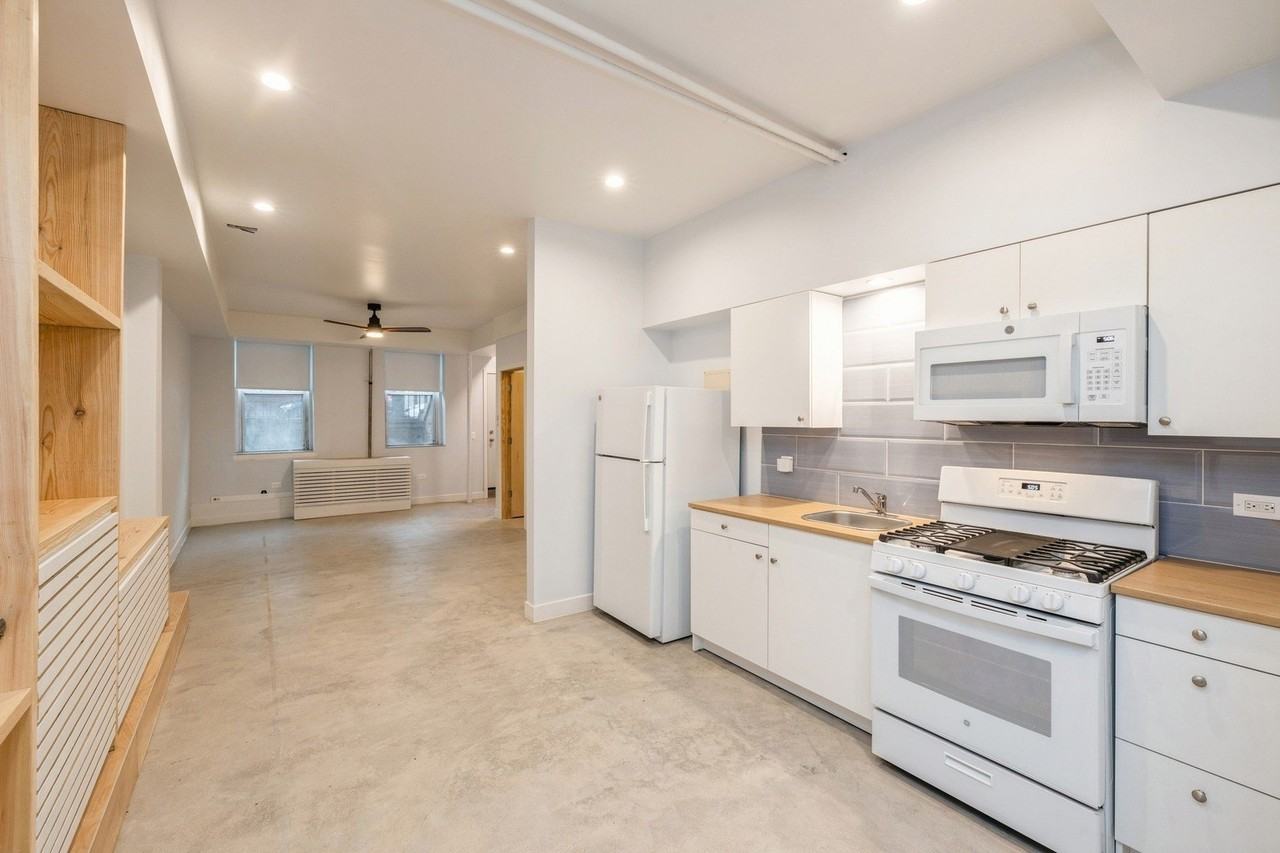 724 W 18th St #G - Photo 4 of 19