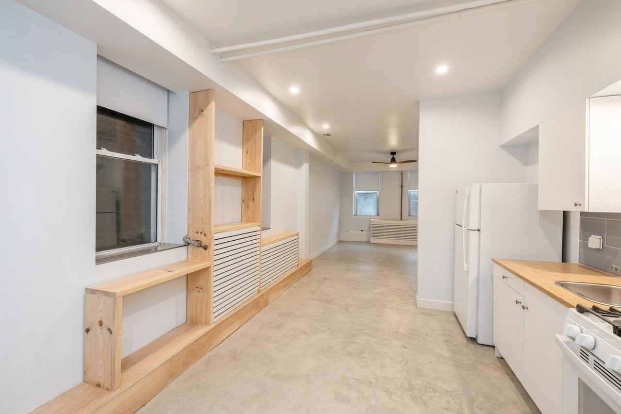 724 W 18th St #G - Photo 6 of 19
