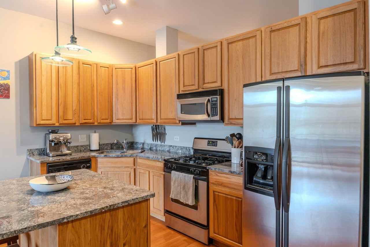 2915 N Clybourn Ave #214 - Photo 4 of 23