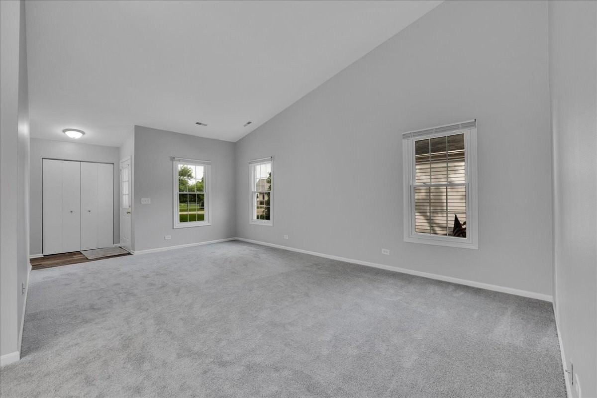 1049 Oswego Rd - Photo 5 of 26